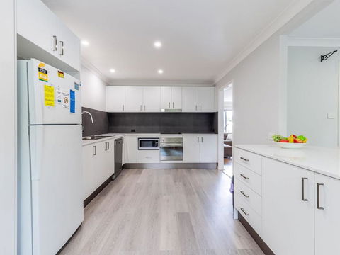 9 Pirralea Parade Fantastic Family Getaway With Pool & Boat Parking - Darwin Holiday 5