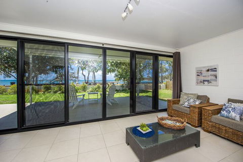 Lei Lo - Darwin Holiday 1