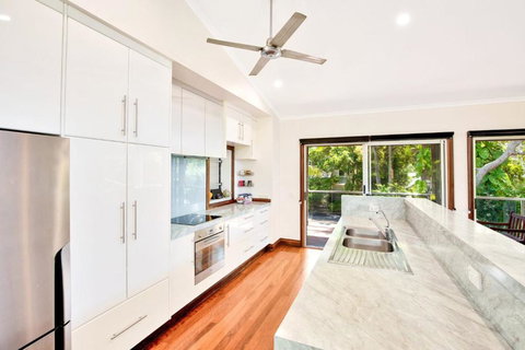 Geckos Rest Rainbow Shores Executive Beach House Pet Friendly Pool Wi Fi - Darwin Holiday 4