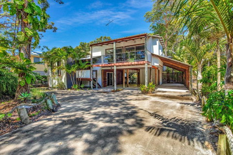 Geckos Rest Rainbow Shores Executive Beach House Pet Friendly Pool Wi Fi - Darwin Holiday 1
