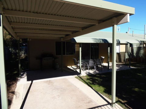Palmgrove 2 Rainbow Beach Pet Friendly Fully Fenced Air Conditioned Five Minutes To Beach - Darwin Holiday 6