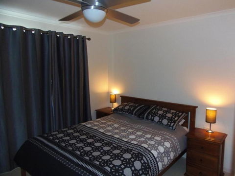 Palmgrove 2 Rainbow Beach Pet Friendly Fully Fenced Air Conditioned Five Minutes To Beach - Darwin Holiday 3