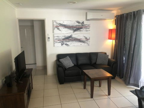 Palmgrove 2 Rainbow Beach Pet Friendly Fully Fenced Air Conditioned Five Minutes To Beach - Darwin Holiday 4