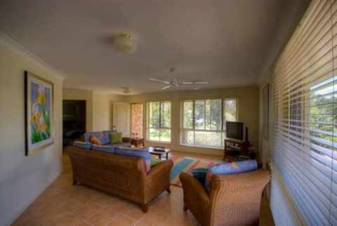 4 Boronia Place Rainbow Beach Perfect Convenient Location Fenced Yard - Darwin Holiday 6