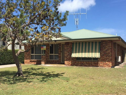 4 Boronia Place Rainbow Beach Perfect Convenient Location Fenced Yard - Darwin Holiday 4