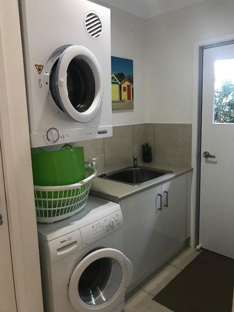 15 Esprit Drive Rainbow Shores Gorgeous Modern Beach House - Darwin Holiday 3