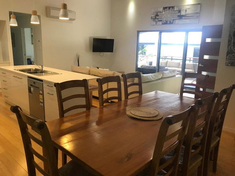 15 Esprit Drive Rainbow Shores Gorgeous Modern Beach House - Darwin Holiday 1