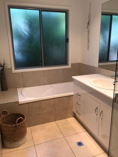 15 Esprit Drive Rainbow Shores Gorgeous Modern Beach House - Darwin Holiday 2