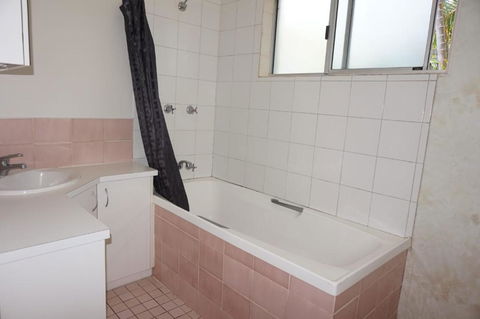 11 Bomburra Court Rainbow Beach Comfortable Beach House Plenty Of Boat Parking - Darwin Holiday 1