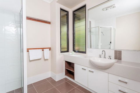 8 Ibis Court Rainbow Shores Swimming Pool Walk To Beach Executive Beach House - Darwin Holiday 4