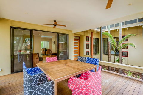 8 Ibis Court Rainbow Shores Swimming Pool Walk To Beach Executive Beach House - Darwin Holiday 2