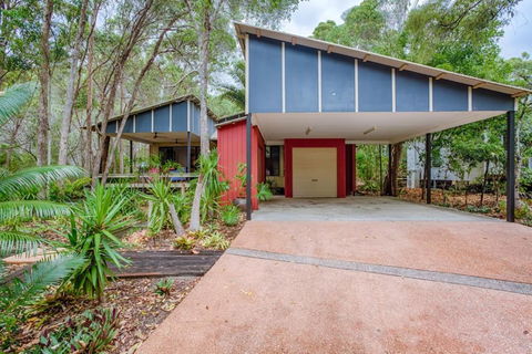 8 Ibis Court Rainbow Shores Swimming Pool Walk To Beach Executive Beach House - Darwin Holiday 1