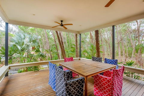 8 Ibis Court Rainbow Shores Swimming Pool Walk To Beach Executive Beach House - Darwin Holiday 6