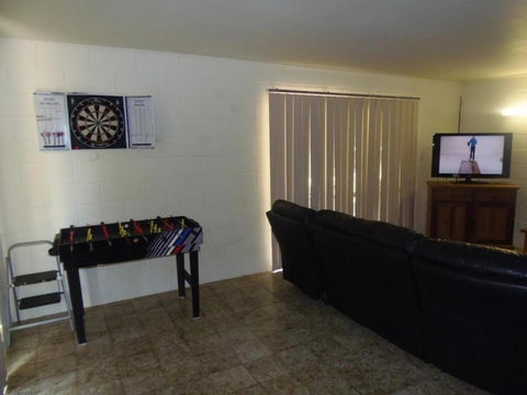 The Red Piranha Rainbow Beach Close To Everything Air Con & Pet Friendly - Darwin Holiday 1