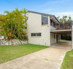 40 Rumbalara Avenue Rainbow Beach Entertain on the spacious verandah overlooking beautiful Rainbow Beach - Darwin Holiday