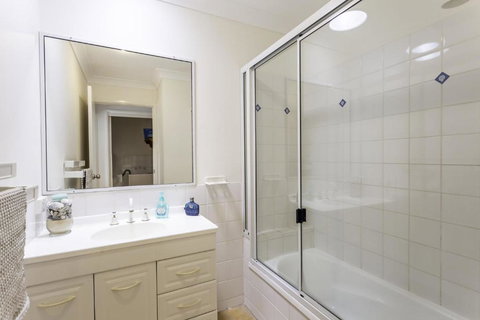 14 Zircon Street Centrally Located Family Home With Covered Deck Close To Patrolled Beach & Shops - Darwin Holiday 5