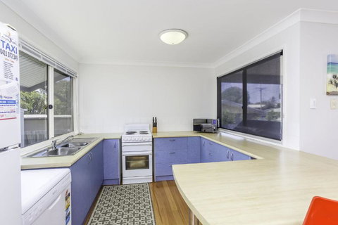 14 Zircon Street Centrally Located Family Home With Covered Deck Close To Patrolled Beach & Shops - Darwin Holiday 6