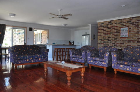 23 Carlo Road Lowset Family Home Within Walking Distance To The Shopping Centre. Pet Friendly - Darwin Holiday 3