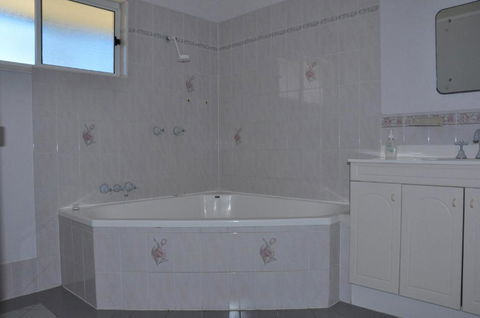 23 Carlo Road Lowset Family Home Within Walking Distance To The Shopping Centre. Pet Friendly - Darwin Holiday 2