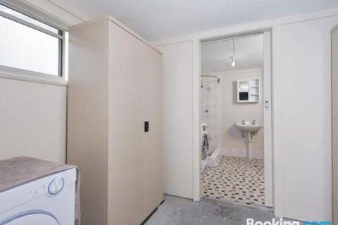 Catch Of The Day 72 Government Road Great House With Water Views - Darwin Holiday 7