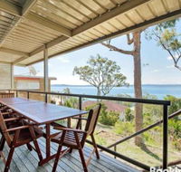 Catch of the Day 72 Government Road great house with water views - Darwin Holiday