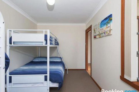 Catch Of The Day 72 Government Road Great House With Water Views - Darwin Holiday 3