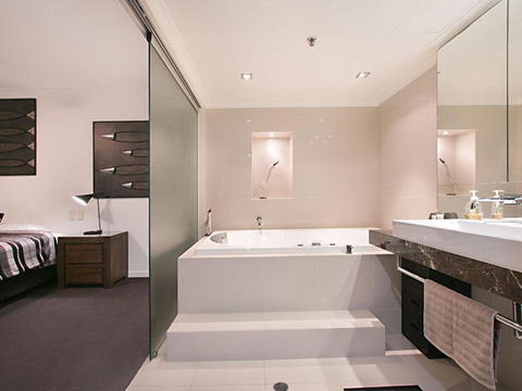 Seascape Apartments Unit 1201A Luxury Apartment With Views Of The Gold Coast & Hinterland - Darwin Holiday 6