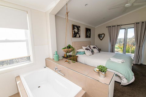 Mortimers Wines The Canopy Loft - Darwin Holiday 4