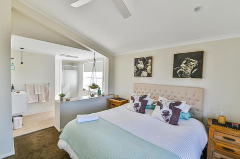 Mortimers Wines The Canopy Loft - Darwin Holiday 5