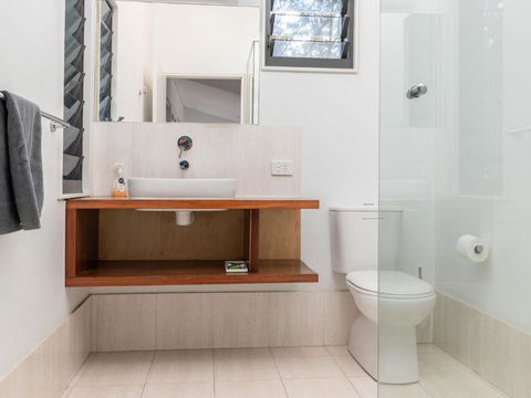 Dux Nutz - Darwin Holiday 6