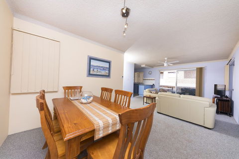 Camelot Unit 06 - Darwin Holiday 3