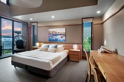 Yacht Club Villa 33 Serenity 4 Bedroom 4 Bathroom House Ocean Views 2 Buggies - Darwin Holiday 1
