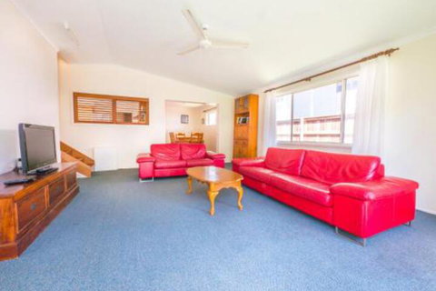 Ngungun Street 10 Dicky Beach - Darwin Holiday 3