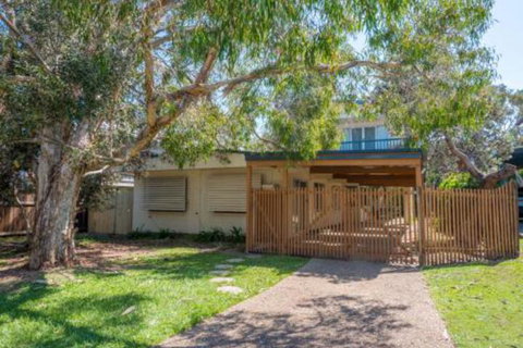 Ngungun Street 10 Dicky Beach - Darwin Holiday 0