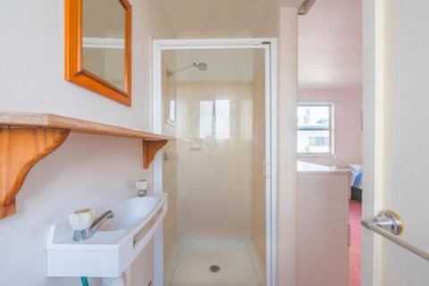 Ngungun Street 10 Dicky Beach - Darwin Holiday 4