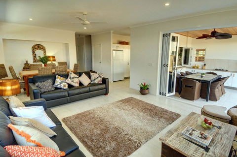 Coolum Street 41 Dicky Beach - Darwin Holiday 6