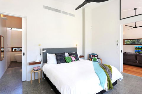 Leaf House - Darwin Holiday 1