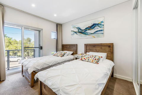 Relax In A Spacious & Modern Townhouse In Asquith - Darwin Holiday 1