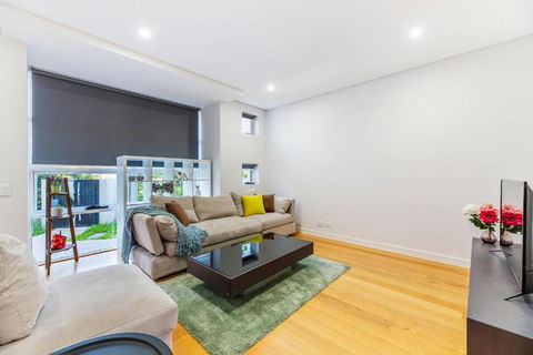 Relax In A Spacious & Modern Townhouse In Asquith - Darwin Holiday 5