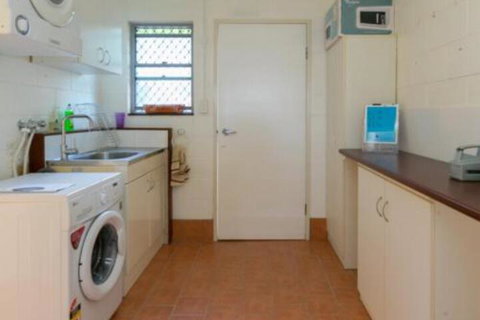 Blue Water Retreat Downstairs - Darwin Holiday 3