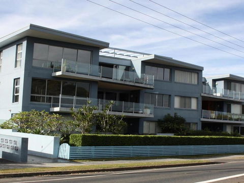 Reflections G01 On The Lake! - Darwin Holiday 3