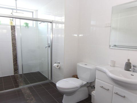 Reflections G01 On The Lake! - Darwin Holiday 2