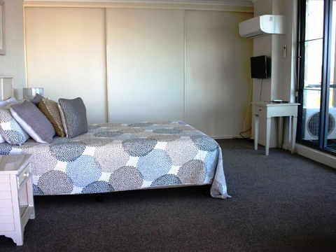 Twin Pines 401 CBD Location - Darwin Holiday 5