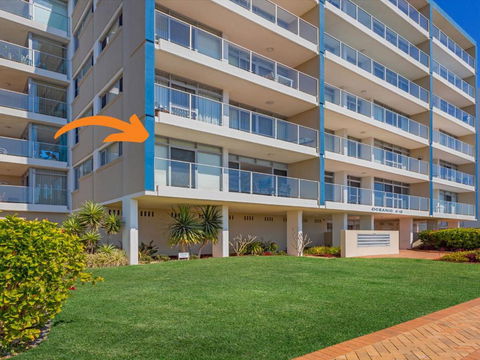 Oceanic 2 On Main Beach! - Darwin Holiday 1