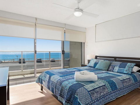 Oceanic 2 On Main Beach! - Darwin Holiday 6