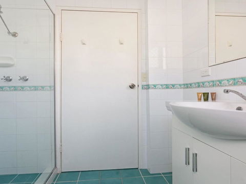 Oceanic 2 On Main Beach! - Darwin Holiday 5