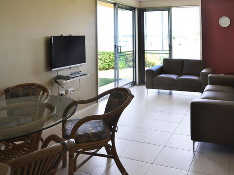 Fairholme 5 Opposite Lake - Darwin Holiday 6