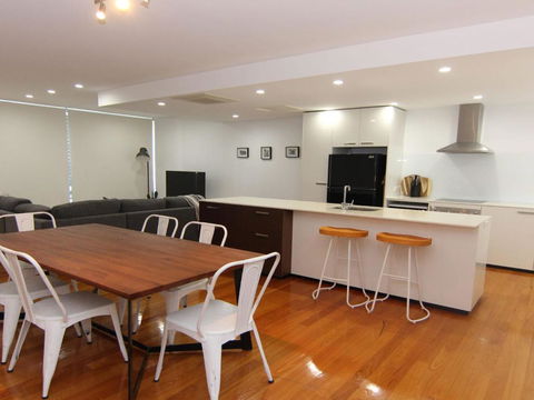 3 / 26 West Street CBD Location! - Darwin Holiday 3