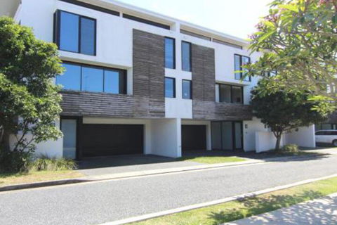 3 / 26 West Street CBD Location! - Darwin Holiday 0