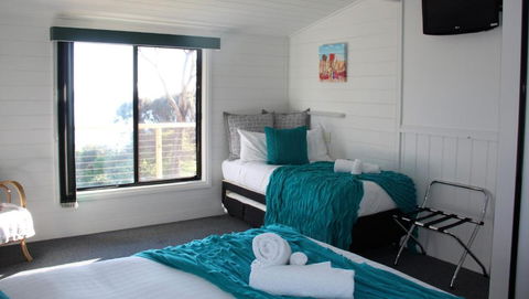 KINGFISHER COTTAGE Beachfront At The Binalong Bay - Darwin Holiday 3